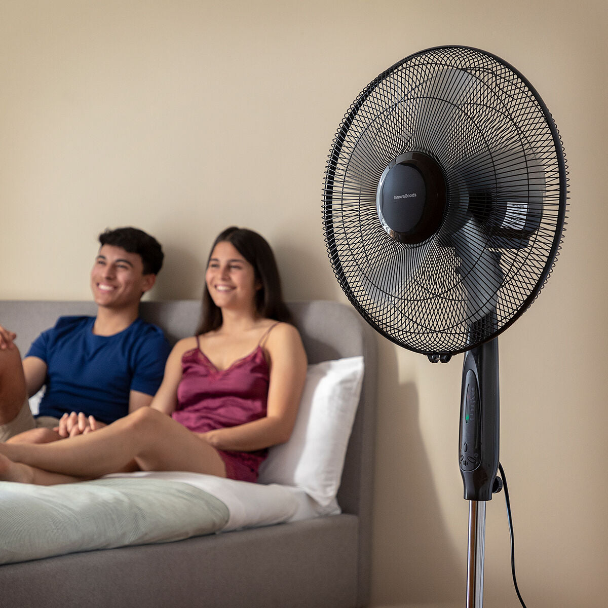 Pedestal Fan with Remote Control Airstreem