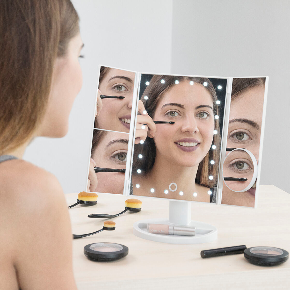 Magnifying Mirror with LED 4-in-1