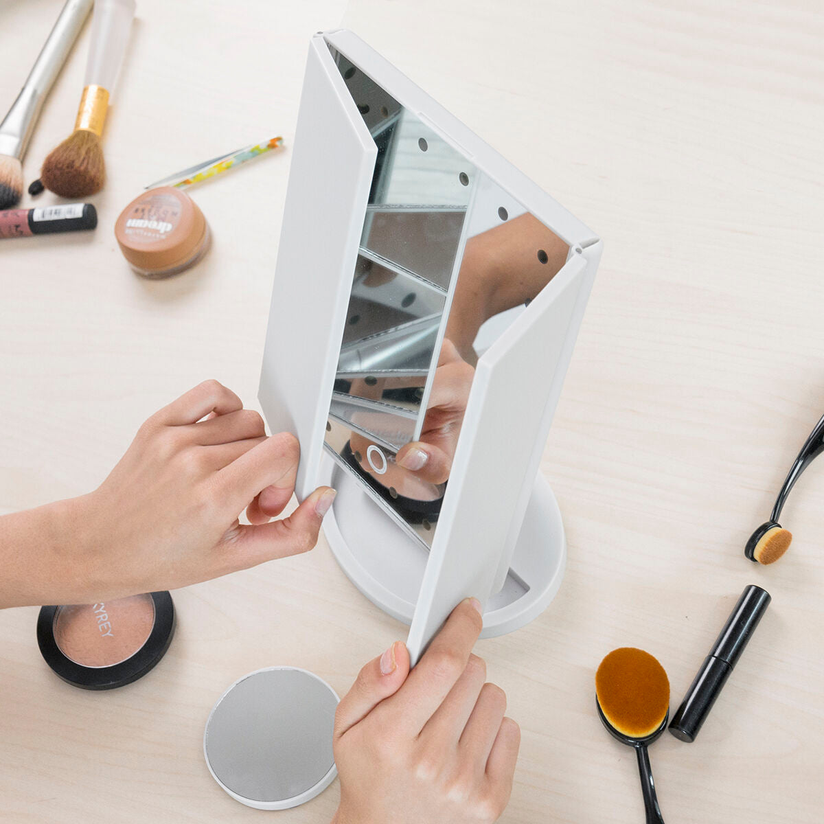 Magnifying Mirror with LED 4-in-1