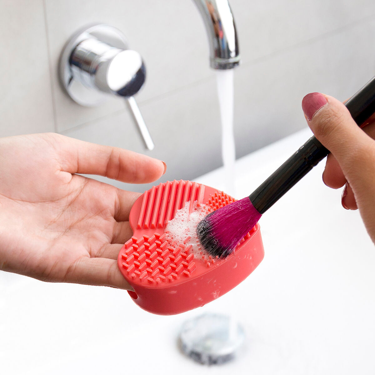 Make-up Brush Cleaner Heart