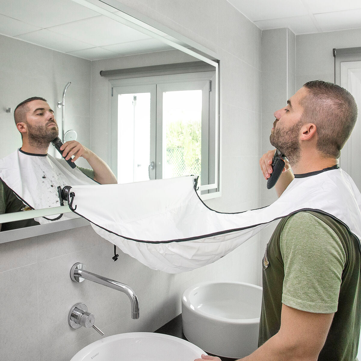 Beard-Trimming Bib with Suction Cups Bibdy