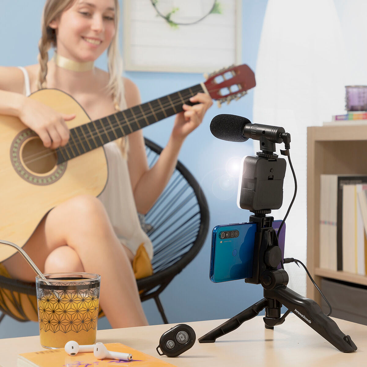 Vlogging Kit with Light, Microphone and Remote Control