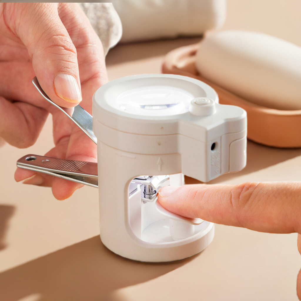 Nail Clippers with LED Light, Magnifying Glass and File Clail