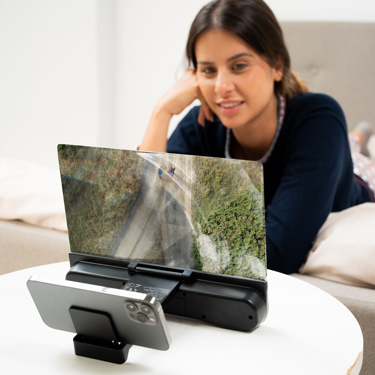 Rechargeable Screen Magnifier with Speaker for Mobile Phones